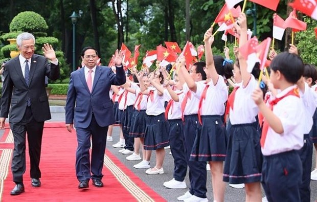 Welcome ceremony held for Singaporean Prime Minister hinh anh 1