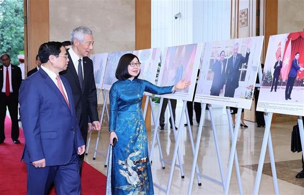 Welcome ceremony held for Singaporean Prime Minister hinh anh 2