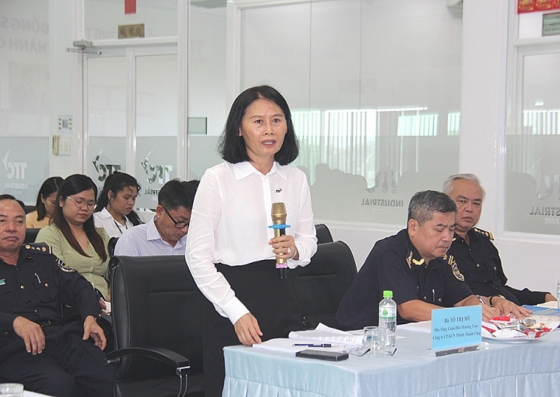 Ms. To Thi My, Standing Deputy General Director of Thanh Thanh Cong Industrial Park Joint Stock Company, expressed her opinion at the conference.