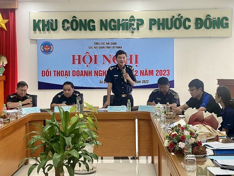 For the first time, Tay Ninh Customs Department divided industrial clusters to dialogue and listen to business opinions.