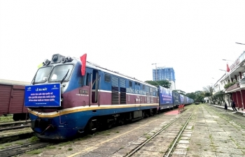 Freight transport via China-Việt Nam cross-border trains posts rapid growth