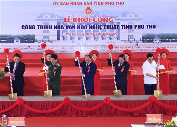 President offers incense in commemoration of Hung Kings hinh anh 2